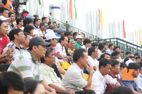 Xem Công Phượng trổ tài, sân Cần Thơ kín khán giả - 2