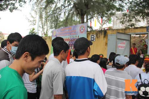 Xem Công Phượng trổ tài, sân Cần Thơ kín khán giả - 9