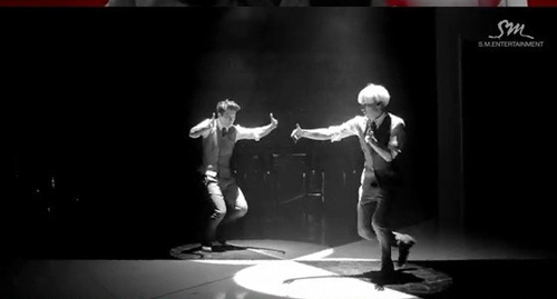 Super Junior khiến fan "chóng mặt" với MV tình yêu - 1
