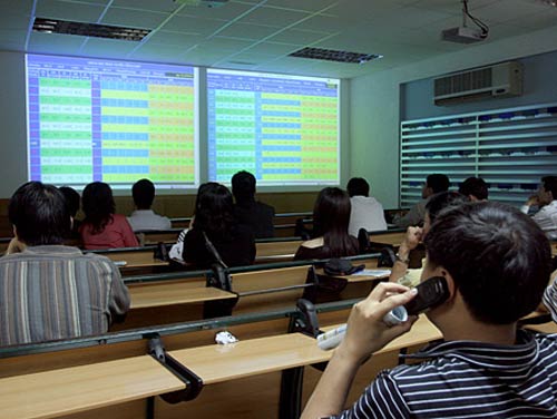 GAS sụt giảm, VN-Index suýt “gãy trụ” - 1