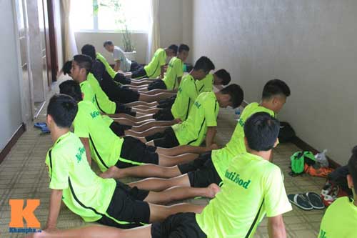 U19 HAGL: Công Phượng bị đau, thầy Giôm thấp thỏm - 10