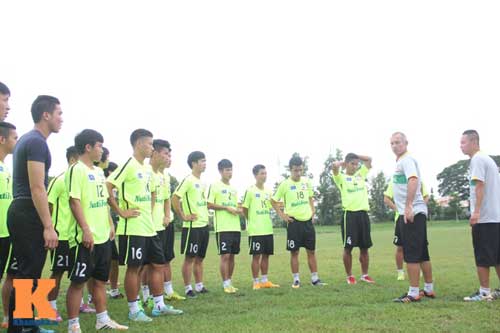 U19 HAGL: Công Phượng bị đau, thầy Giôm thấp thỏm - 3