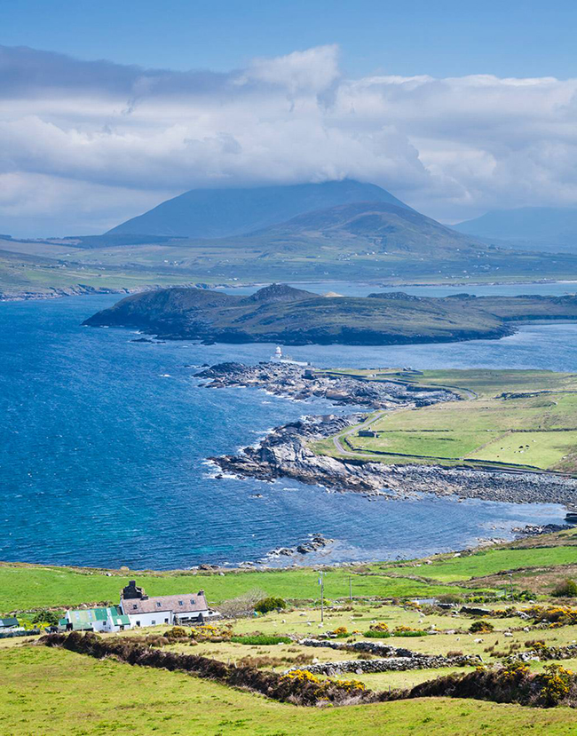 5. Ireland: Tới Ireland, bạn sẽ được hòa mình trong những bản nhạc sôi động, để rồi say đắm không muốn rời chân, hay hòa mình vào những làn điệu&nbsp;dân ca mọi lúc, mọi nơi.
