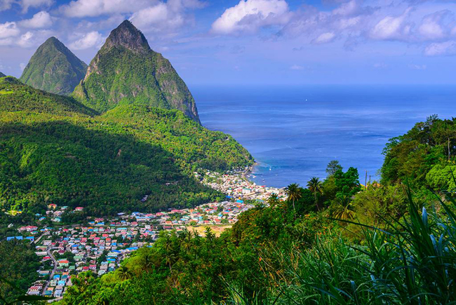 9. St Lucia: Là quốc gia sở hữu nhiều ngọn&nbsp;núi, núi lửa và những khu rừng nhiệt đới&nbsp;mang&nbsp;đậm nét đặc trưng&nbsp;của vùng biển Caribbean. Đến&nbsp;St Lucia, du khách&nbsp;sẽ được&nbsp;khám phá những khu chợ quê yên bình hay tham gia vào các môn thể thao dưới nước.
