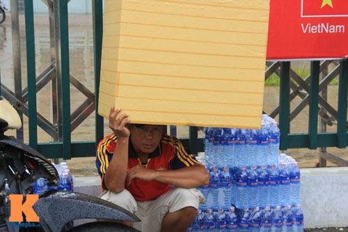 U19 đá đẹp: Cần Thơ lên “cơn sốt", fan đội mưa săn vé - 7
