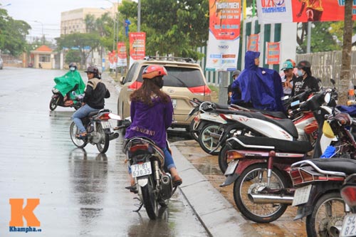U19 đá đẹp: Cần Thơ lên “cơn sốt", fan đội mưa săn vé - 9