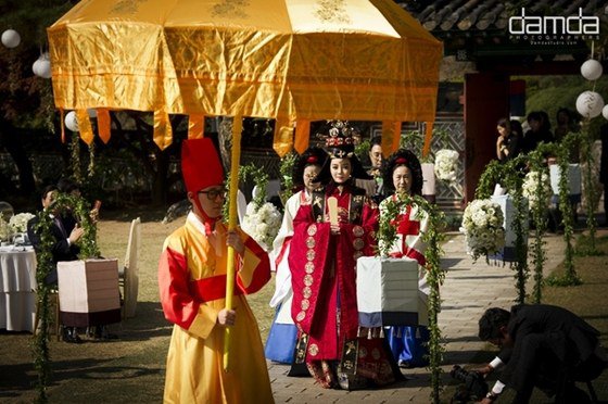 Chae Rim như hoàng hậu trong đám cưới lần 2 - 5