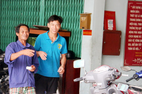 Khắc tinh “hà bá” lại cứu sống người nhảy cầu - 2