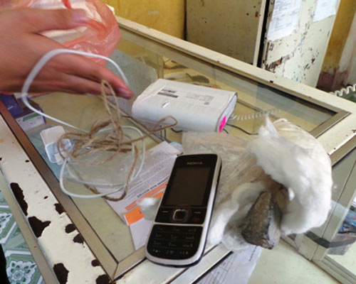 Gửi iPhone 5 nhận 2 cục đá: Bưu điện hứa sẽ bồi thường - 2