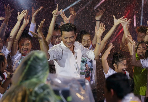 Mr. Đàm quay MV mới cùng 300 fans - 3