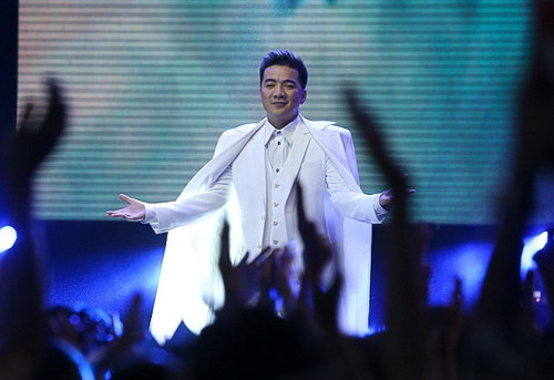 Mr. Đàm quay MV mới cùng 300 fans - 2