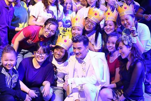 Mr. Đàm quay MV mới cùng 300 fans - 6