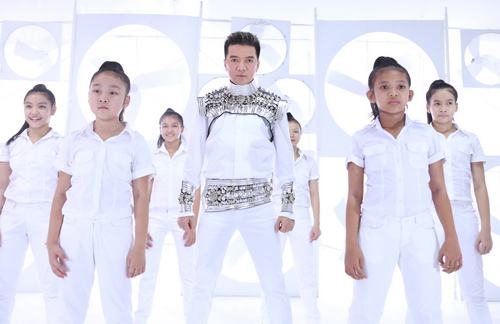 Mr. Đàm quay MV mới cùng 300 fans - 8