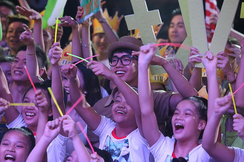 Mr. Đàm quay MV mới cùng 300 fans - 4