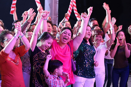 Mr. Đàm quay MV mới cùng 300 fans - 5