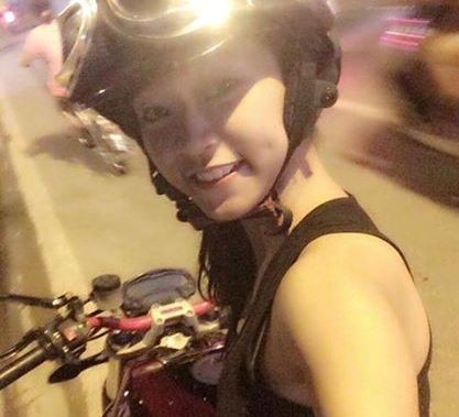 Những 9X xinh đẹp cưỡi mô tô xôn xao dân mạng - 11