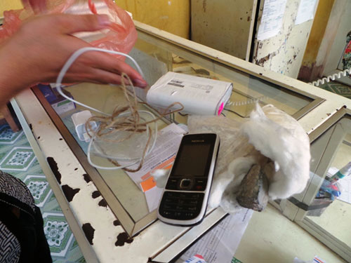 Đường đi “bí ẩn” khiến iPhone 5 biến thành 2 cục đá? - 2