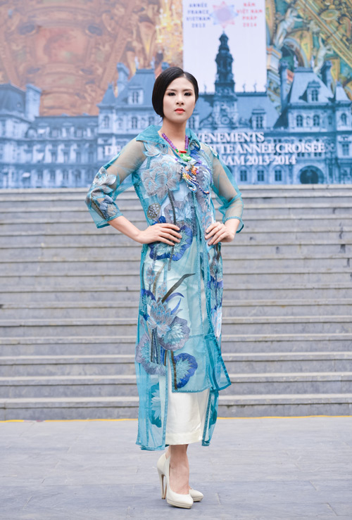 Bất ngờ với chân dài châu Phi mặc áo dài Việt - 12