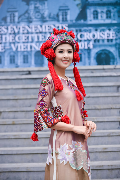 Bất ngờ với chân dài châu Phi mặc áo dài Việt - 17