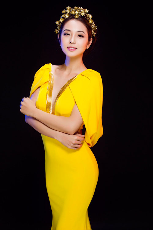 “Soi” phong cách thời trang của các hoa hậu Việt - 17