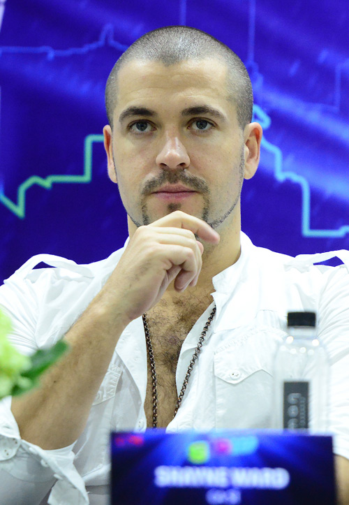 Shayne Ward điển trai "đốn tim" fan Việt - 1