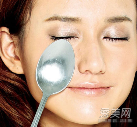 Loại bỏ vết nhăn "râu rồng" nhờ động tác mát xa - 4