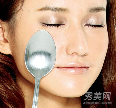 Loại bỏ vết nhăn "râu rồng" nhờ động tác mát xa - 5