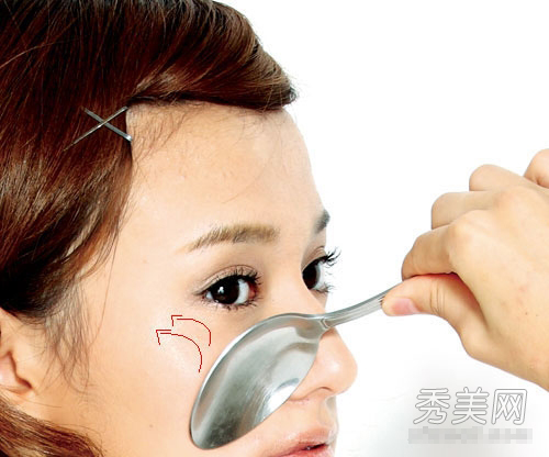 Loại bỏ vết nhăn "râu rồng" nhờ động tác mát xa - 6