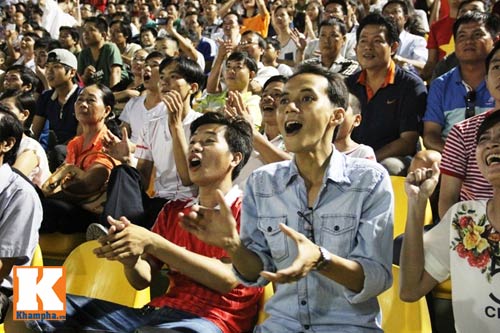 U19 HAGL tranh tài với U21 VN: Khán giả phấn khích - 13