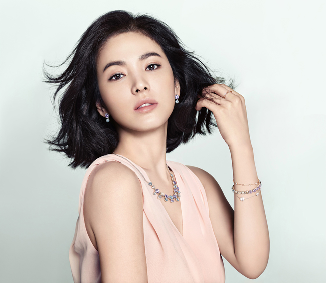Song Hye Kyo không chỉ sở hữu khuôn mặt đẹp tự nhiên, mà còn có làn da hoàn hảo đáng ghen tị
