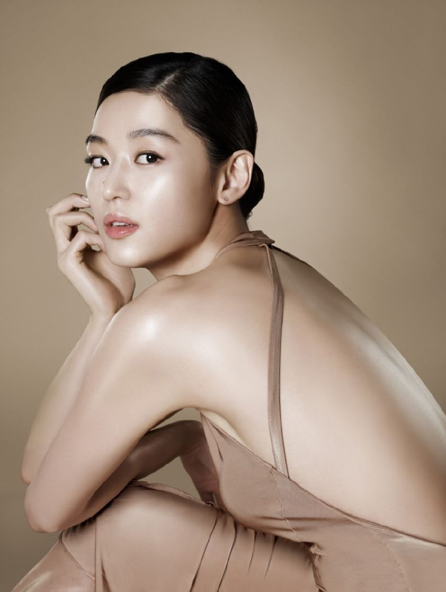 Không phải ngẫu nhiên, Jeon Ji Hyun trở thành gương mặt đại diện của nhiều thương hiệu mỹ phẩm
