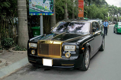 Cận cảnh Rolls-Royce mạ vàng biển Quảng Ninh tại Sài Gòn - 2