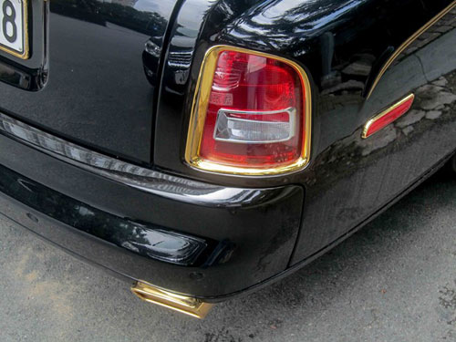 Cận cảnh Rolls-Royce mạ vàng biển Quảng Ninh tại Sài Gòn - 6