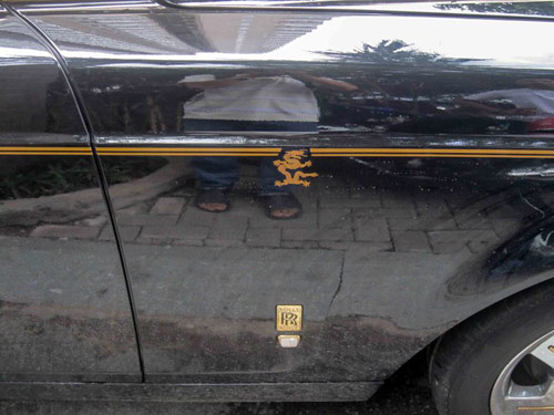 Cận cảnh Rolls-Royce mạ vàng biển Quảng Ninh tại Sài Gòn - 7