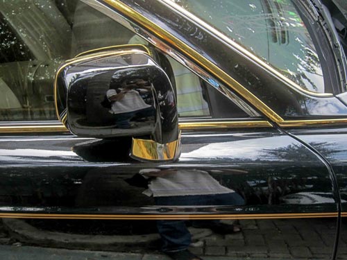 Cận cảnh Rolls-Royce mạ vàng biển Quảng Ninh tại Sài Gòn - 8