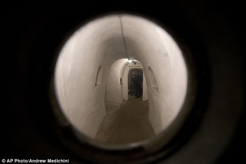 Khám phá hầm ngầm bí mật của trùm phát xít Ý - 7