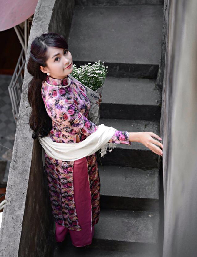 Cô là người mẫu ảnh của một nhóm thích chụp ảnh tại Hà Nội
