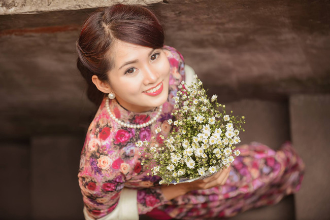 Cô gái xinh đẹp này rất thích chụp ảnh và dạo phố Hà Nội
