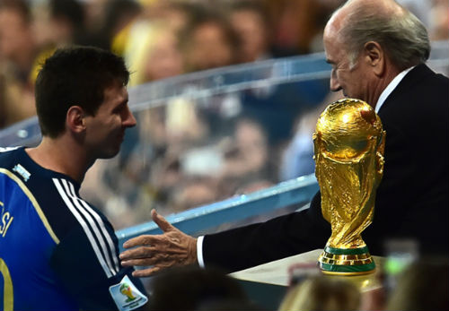 Sepp Blatter: "Messi không xứng được QBV World Cup" - 1