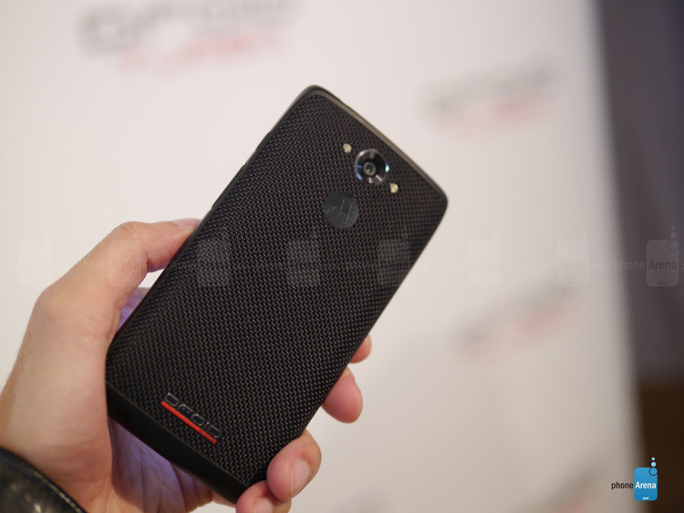 Motorola Droid Turbo có trọng lượng 169 gram
