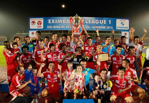 B.Bình Dương tưng bừng đón Cup V-League lần thứ 3 - 1