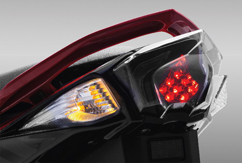 Cận cảnh Yamaha Nouvo FI phiên bản GP mới ra mắt - 11