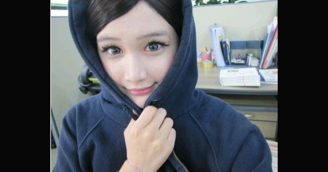 Kim Seul Mi sở hữu gương mặt xinh đẹp như búp bê Barbie.
