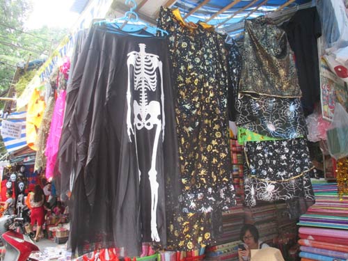 Hà Nội: Ảm đạm thị trường Halloween - 2