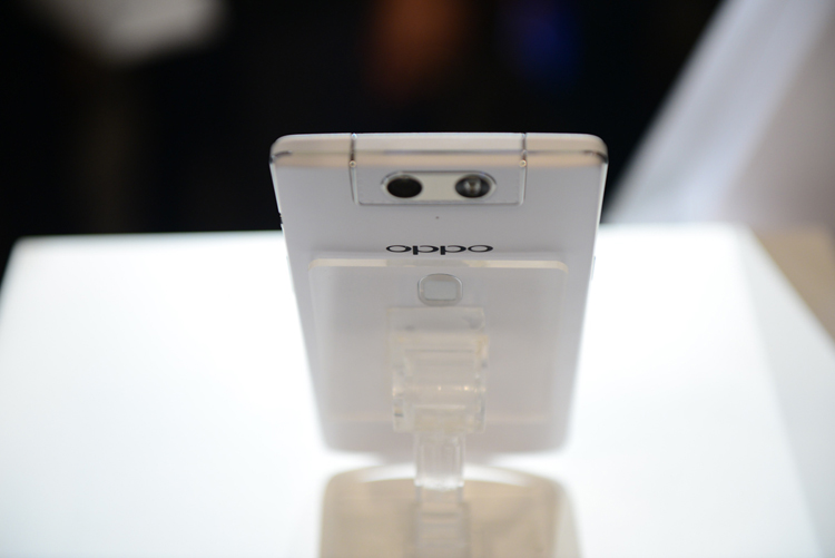 Chiếc smartphone N3 sử dụng màn hình 5,5 inch độ phân giải Full HD và tích hợp cảm biến dấu vân tay ở mặt lưng.
