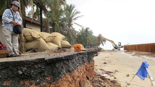 Biển đang “nuốt” di sản Hội An - 2