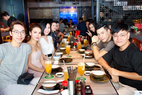 Yến Trang rạng rỡ bên "trai đẹp" Thái Lan - 9