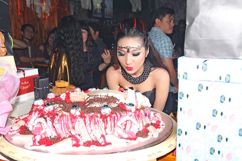 Cao Mỹ Kim mở tiệc sinh nhật đậm chất Halloween - 1