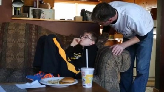 Kỳ lạ cậu bé nhịn ăn và uống trong suốt 1 năm - 2