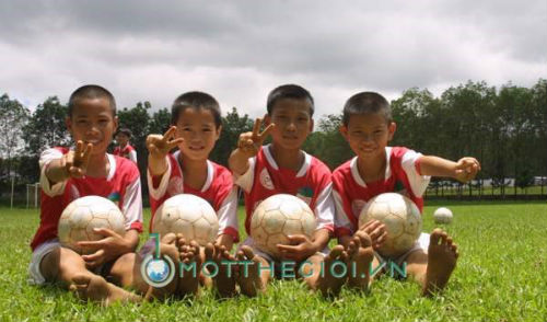 Ảnh độc: Ngắm các cầu thủ HAGL JMG những ngày còn bé tí - 3